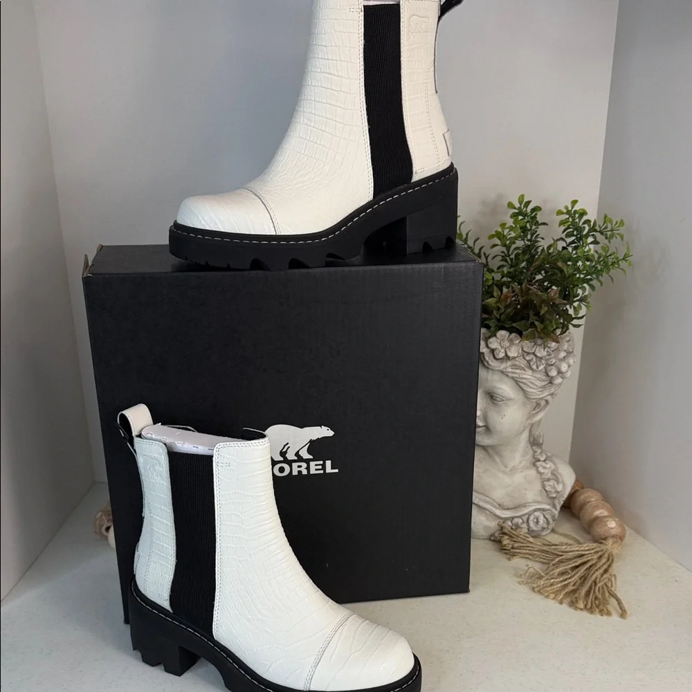 Sorel Joan Now Boots Womens 8 Sea/Salt Leather Waterproof Chelsea
